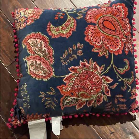 Global Caravan floral throw pillow - Picture 2 of 7